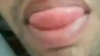 رجل قرنية في الأسماك السوداء هو سخيف أفضل عمله في كل ثقب، فقط للمتعة.