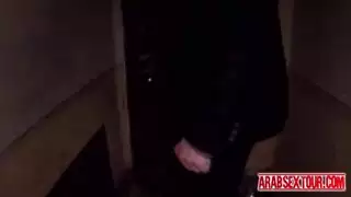 مدرب عربي يكسب الجنة من خلال ممارسة الجنس مع فراخ مشردة كس ضيق