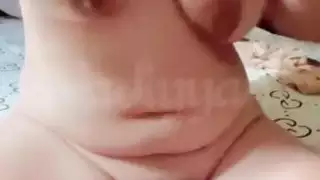 السمين الهواة العربي يحصل عارية تظهر ثديها الكبير وجمل الشعر