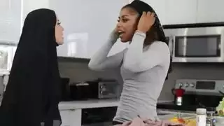أخ غير شقيق قرنية يأكل كس أخته العربية