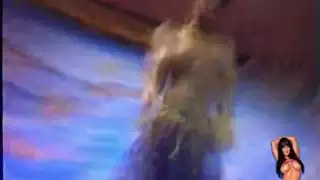 فتاة عربية عارية من السودان، تظهر جسدها وتلعب مع بوسها على عرض الرقص العربي في