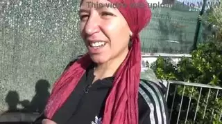 زوجة تركية تخون زوجها البريطاني مع الديك الأسود الكبير