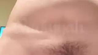 الفرخ العربي عاريا تماما ومضايقة مع ثديها الطبيعي الكبير وجمل مشعر الضيق