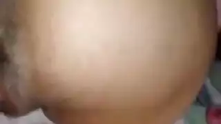 عيد الميلاد قادم والعاهرة الصغيرة أرادت بالفعل الحصول على الديك الرومي كهدية في كسها اللحمي