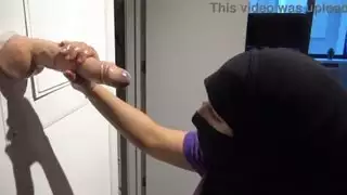 الزوجة المسلمة العربية تحب مص الديوك الكبير غير المقبول