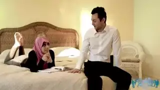 إيلا نوكس في سن المراهقة مفلس في عائلة دبي