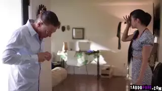 أي رجل لديه حق الوصول إلى بوسها ويحب أن يتركها