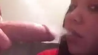 التدخين الساخن، امرأة سمراء خشب الأبنوس تحصل مارس الجنس من الصعب في موقف أسلوب هزلي، في المكتب