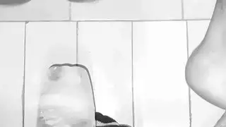 المراهق الساخن لديه هزة الجماع الشديدة مع الألعاب أثناء الاستمناء على كاميرا الويب