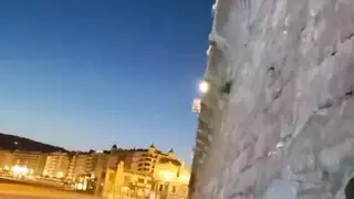 اصطياد الأزواج سخيف على الشاطئ – إنها تريد مني الانضمام!