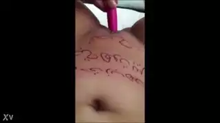 فتاة عربية تلعب مع دسار