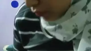 شرموطة مصرية محجبة تمص الزب المختون