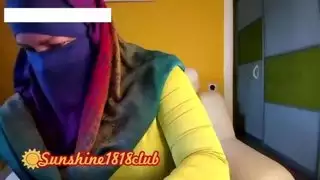 الشرق الأوسط حجاب الفتاة العربية المسلمة مع الثدي الكبيرة في تسجيل كام نوفمبر