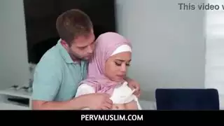 أخت عربية تعطي اللسان سيئة