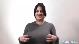ثلاث زوايا للكاميرا تلتقط استمناء سارة العربية مفلس