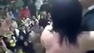 عيلين ولاد لبوه مش راحمين المتناكه اللى تحت منهم ونازلين فشخ فيها وهيا توحوح ومتكيفه