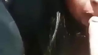 شرموطة جزائرية ترضع الزب في المقعد الخلفي لسيارة