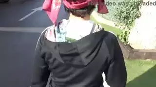 عاهرة الشارع التركية المشاغب تظهر بوسها المشعر للمنحرف القديم