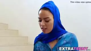 العربية مايا بيجو الحلق والوجه الثلاثي