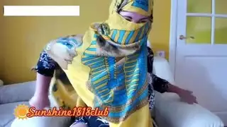 فتاة عربية محجبة كبيرة الثدي على كاميرا الويب مباشرة في أكتوبر