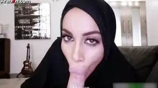 تخون زوجها لتري لعشيقها شئ سكس مترجم