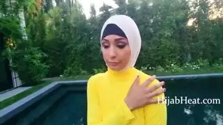 بدأ كل شيء خلال حفلة موسيقية ( في الحجاب)