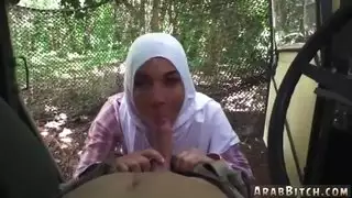 يتلمس العربي في الحافلة المنزل بعيدًا عن المنزل بعيدًا عن المنزل