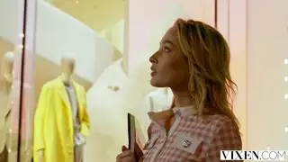 لاتينا الساخنة اللطيفة تصنع أفلامًا إباحية رائعة جدًا مع الكثير من الرجال
