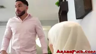 الأخت العربية يعطي اللسان الشرير