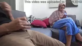 الجبهة المصرية العربية تتجاهل الرجل المنحرف الذي يظهر قضيبه الكبير لها