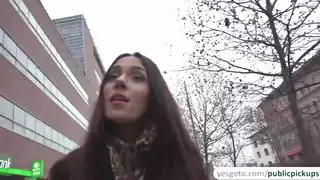 تكسب امرأة سمراء روسية جبهة تحرير مورو الإسلامية المال بسرعة من خلال منحها أكثر الحفلات الجنسية والشفوية متعة