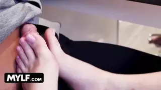 زوج الأم يحب المشاركة