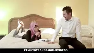 زوجة باكستانية إيلا نوكس ركوب الديك في الحجاب