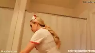 ممرضة تهين المريض بالآلات