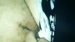 مغربي يستعرض بكس ام عياله