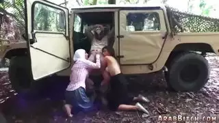 الزوجة العربية المنزل بعيدا عن المنزل بعيدا عن المنزل