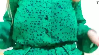فتاة ساخنة تقلع لباسها مثير أنين