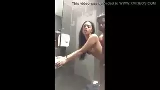 فرار ينيك في قحبة صغيرة تونسية