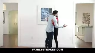 زوج أخت عربي في الحجاب يستعد للزواج المدبر مايا فاريل