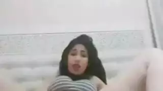 ساخنة مغربية هايجه نيك واهاتها فشيخة وهي تاكل الزب جامد أوي