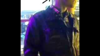 الهالوين الثلاثي في ​​الهواء الطلق يضم سباحين مجهولين مع شامات الجلد