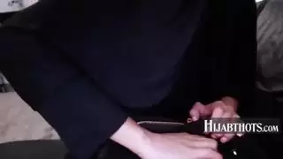 العربي تطعمني ثديها فيكتوريا يونيو ،