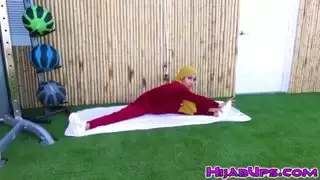 كيرا بيريز تحصل على علاقة حميمة مع مدربها الشخصي نيكي ريبيل