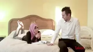 ابنة الخطوة العربية في الحجاب الملاعين إيلا نوكس