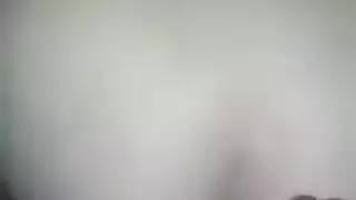 فتاة راندي الآسيوية مع شعر مجعد يمارس الجنس مع رجل أسود، في الطبيعة