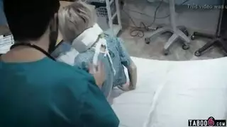 فيديو نيك في المستشفي دكتور يستغل المريضه ويفشخ كسها نيك