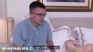 ميا خليفة العرب البورنوستار يعلم العذراء كيفية ممارسة الجنس مع امرأة