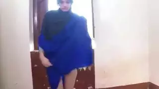 يدعها الشابة العربية بينيلوب نائب الرئيس يتيح لها المسمار لها